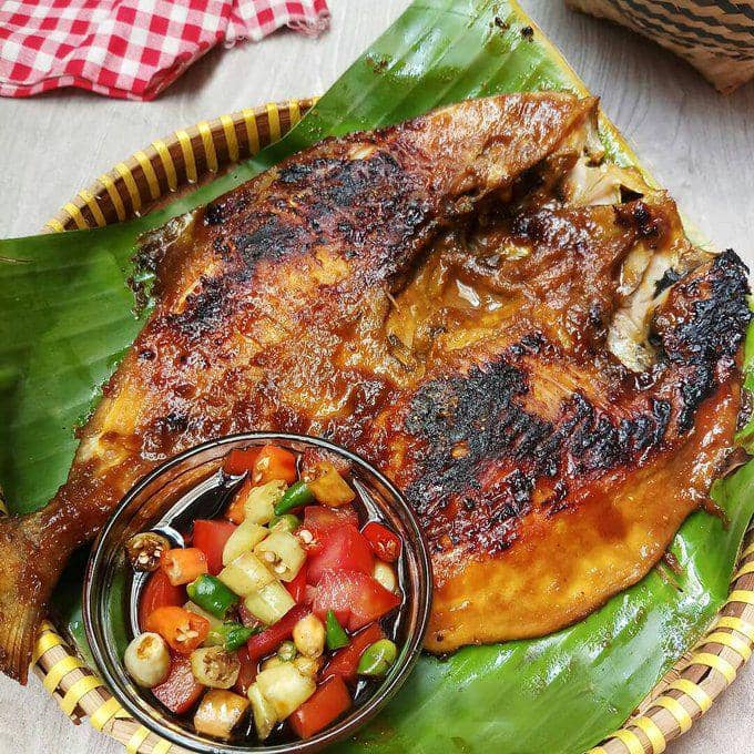 Ayam Bakar mBok Mirah: Rasa yang Menggigit Jiwa di Setiap Gigitan